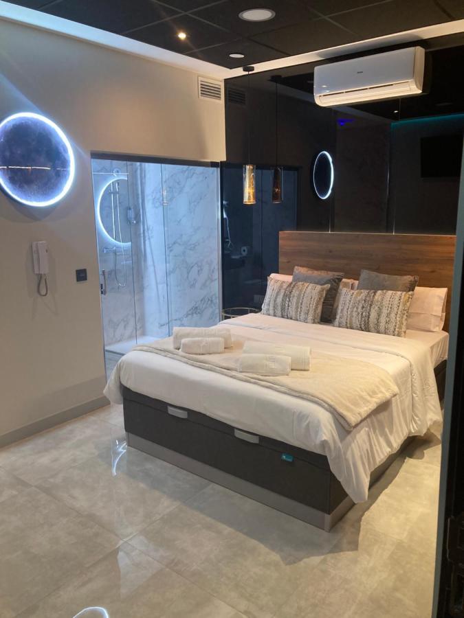Daos & Terrace Marbella